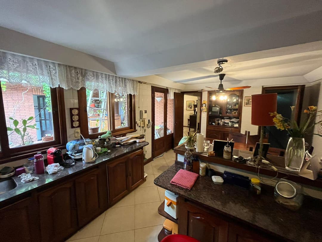 Gran casa 5 amb. en Martínez, excelente ubicación imagen 3