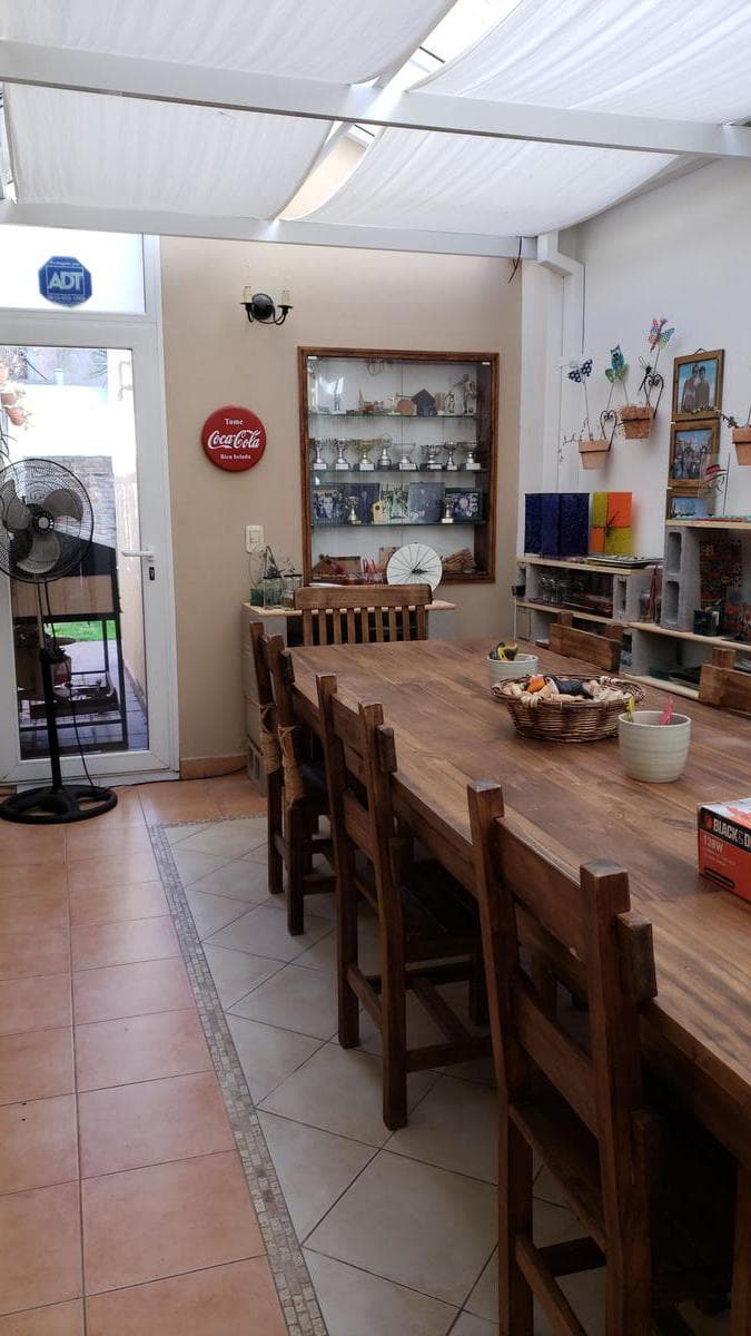 Excelente chalet 6 ambientes con jardín y piscina - Martínez imagen 10