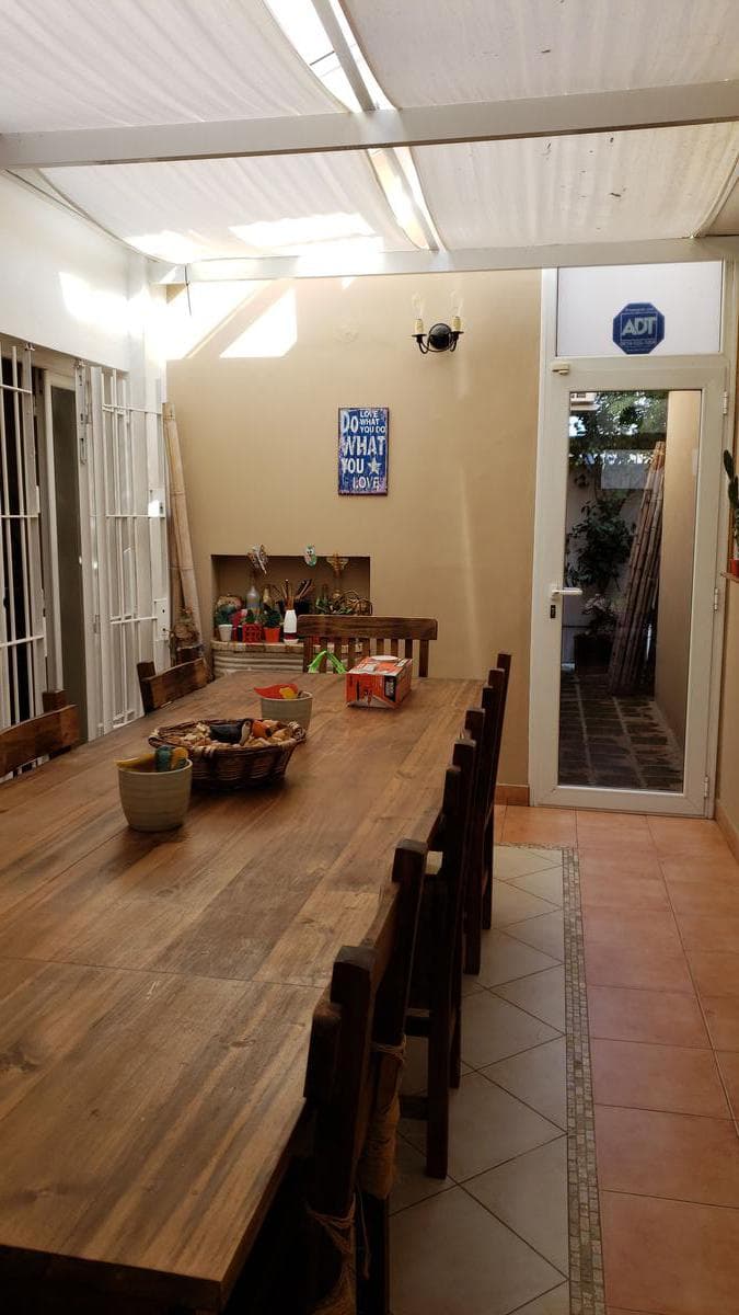 Excelente chalet 6 ambientes con jardín y piscina - Martínez imagen 9