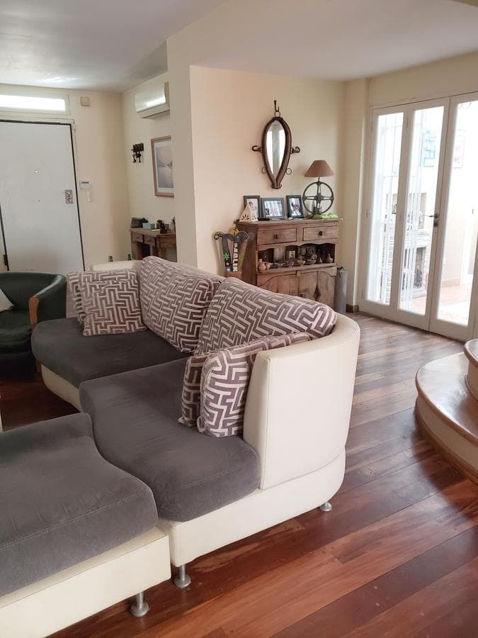 Excelente chalet 6 ambientes con jardín y piscina - Martínez imagen 5