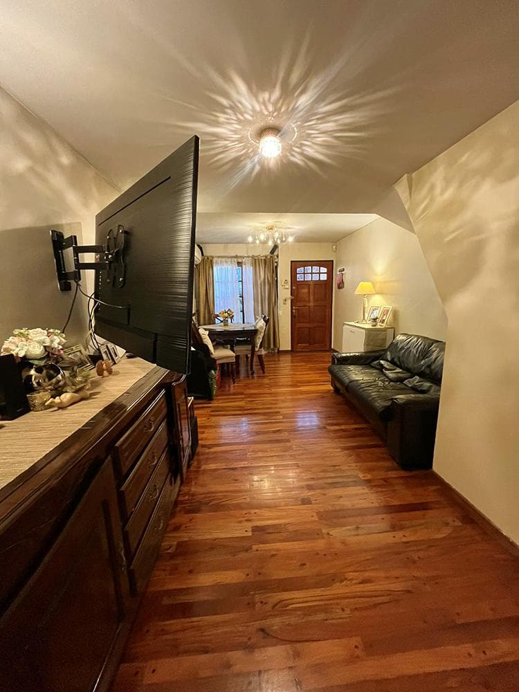 Duplex 4 ambientes, patio, cochera en Olivos imagen 5