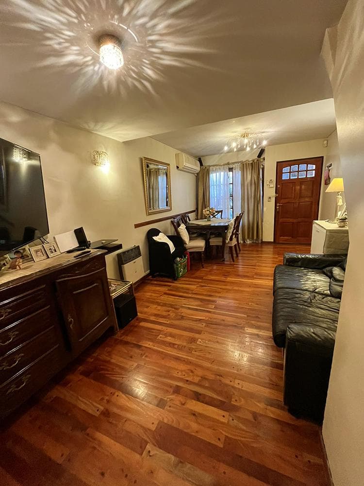 Duplex 4 ambientes, patio, cochera en Olivos imagen 4