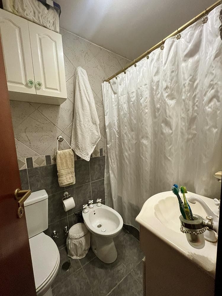 Duplex 4 ambientes, patio, cochera en Olivos imagen 13