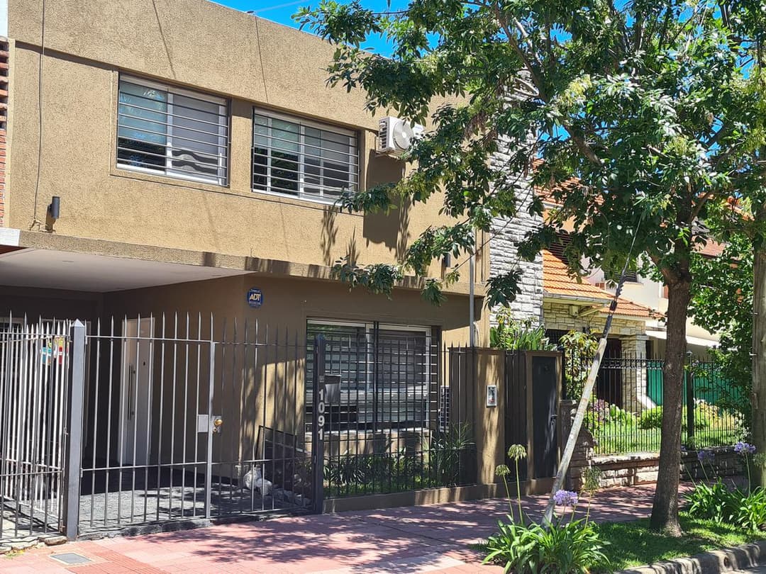 Casa 4 ambientes en Martínez imagen 1