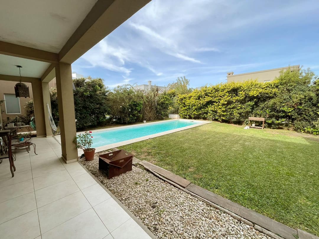 Casa 4 amb. con piscina en Barrio Las Orquídeas, Pilar imagen 4