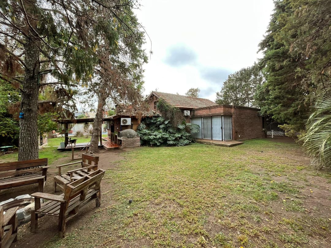 Casa 5 amb. en Barrio Montecarlo - Pilar (bajas expensas) imagen 2