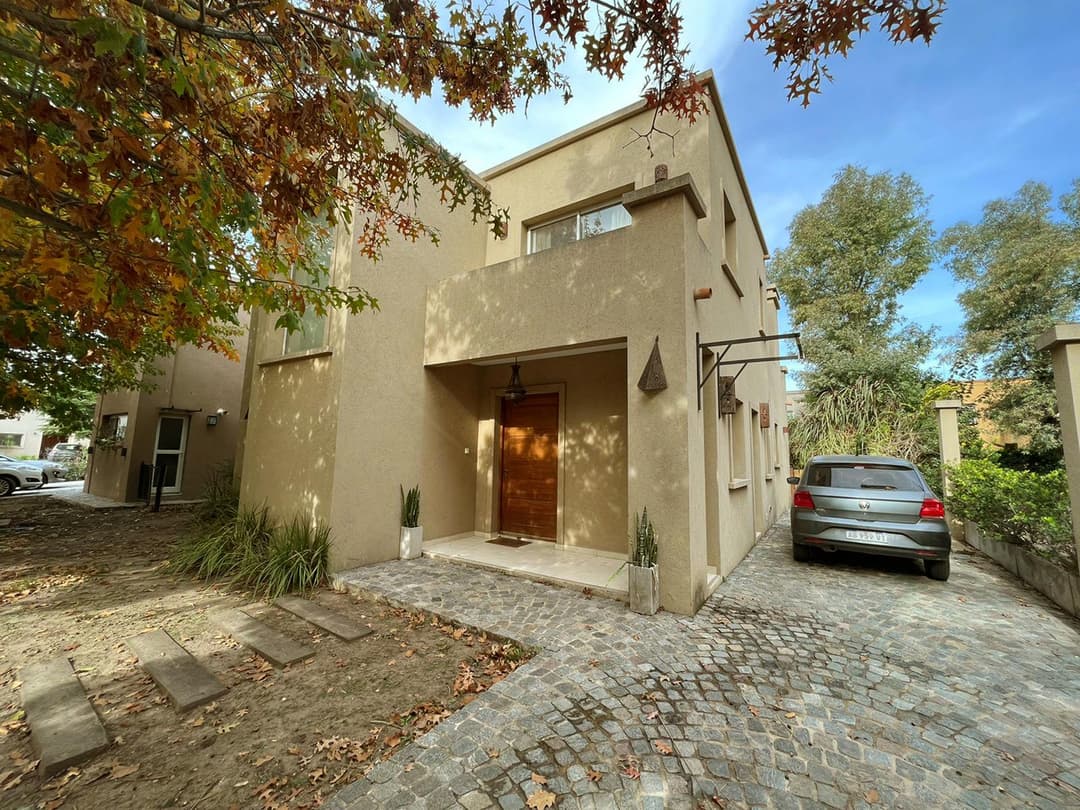 Casa 4 amb. con piscina en Barrio Las Orquídeas, Pilar imagen 2