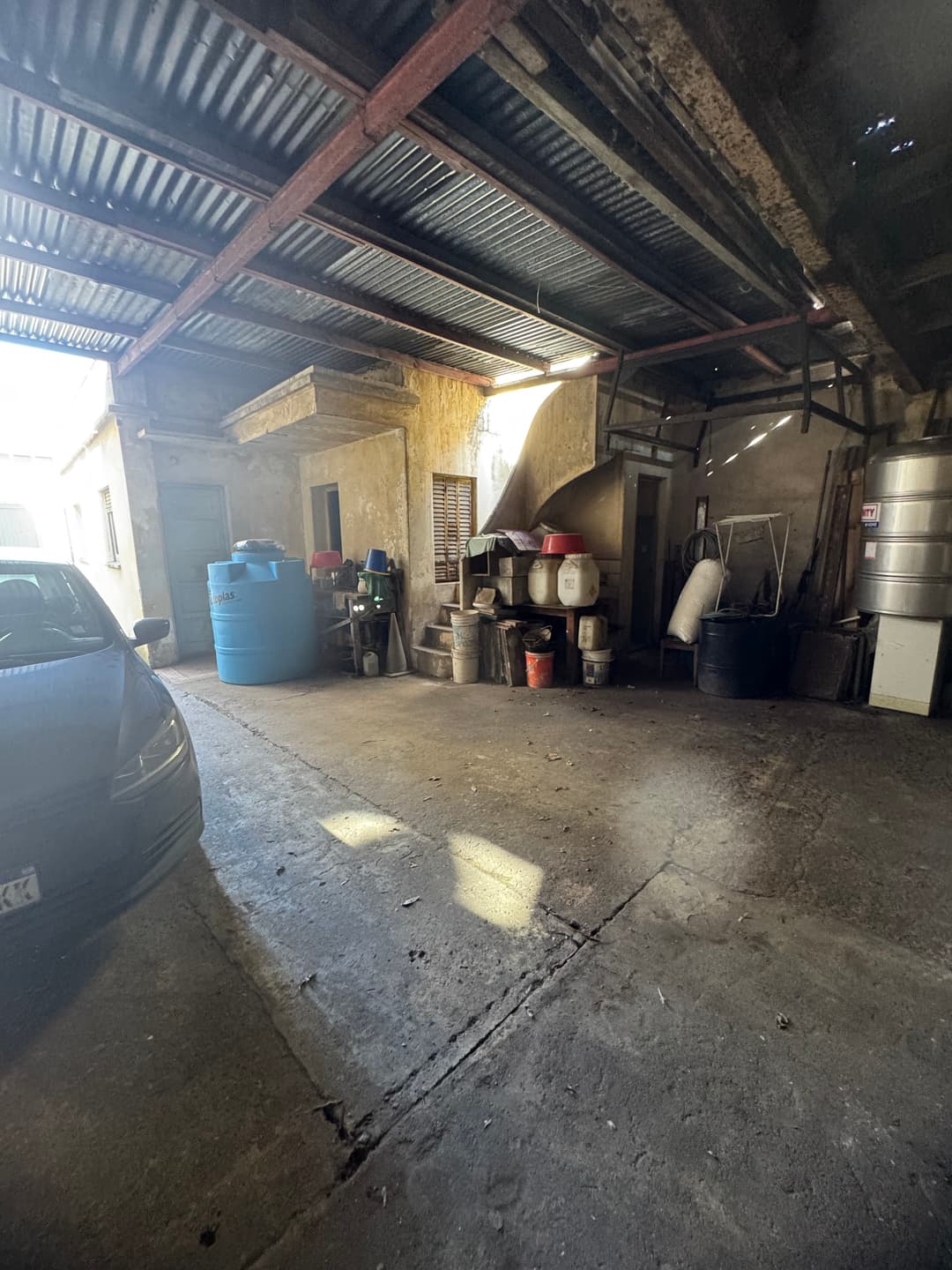 Importante Local en Florida Oeste con estacionamiento estratégico imagen 16