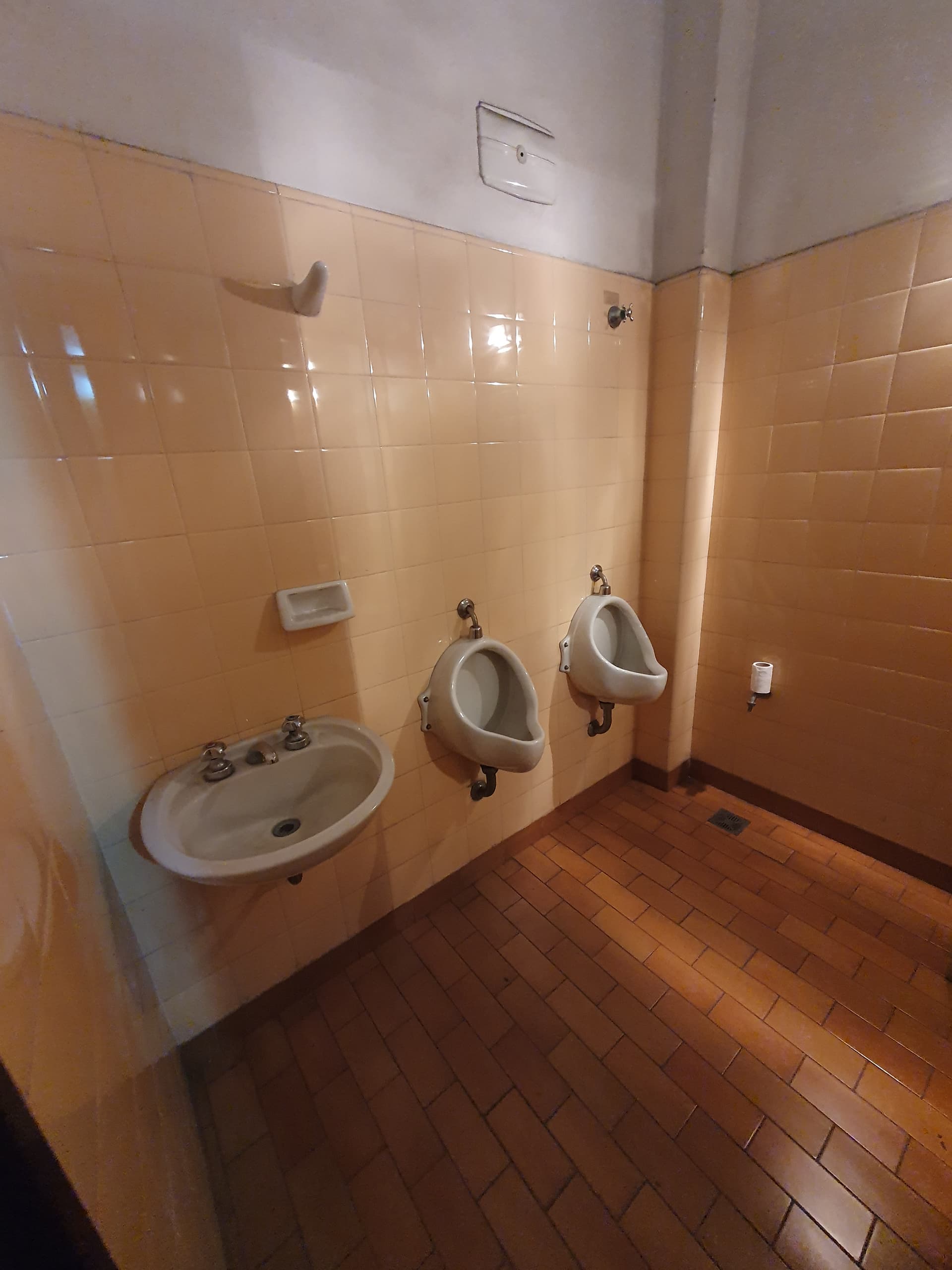 Alquiler: Importante Local en Florida Oeste con estacionamiento estratégico imagen 11