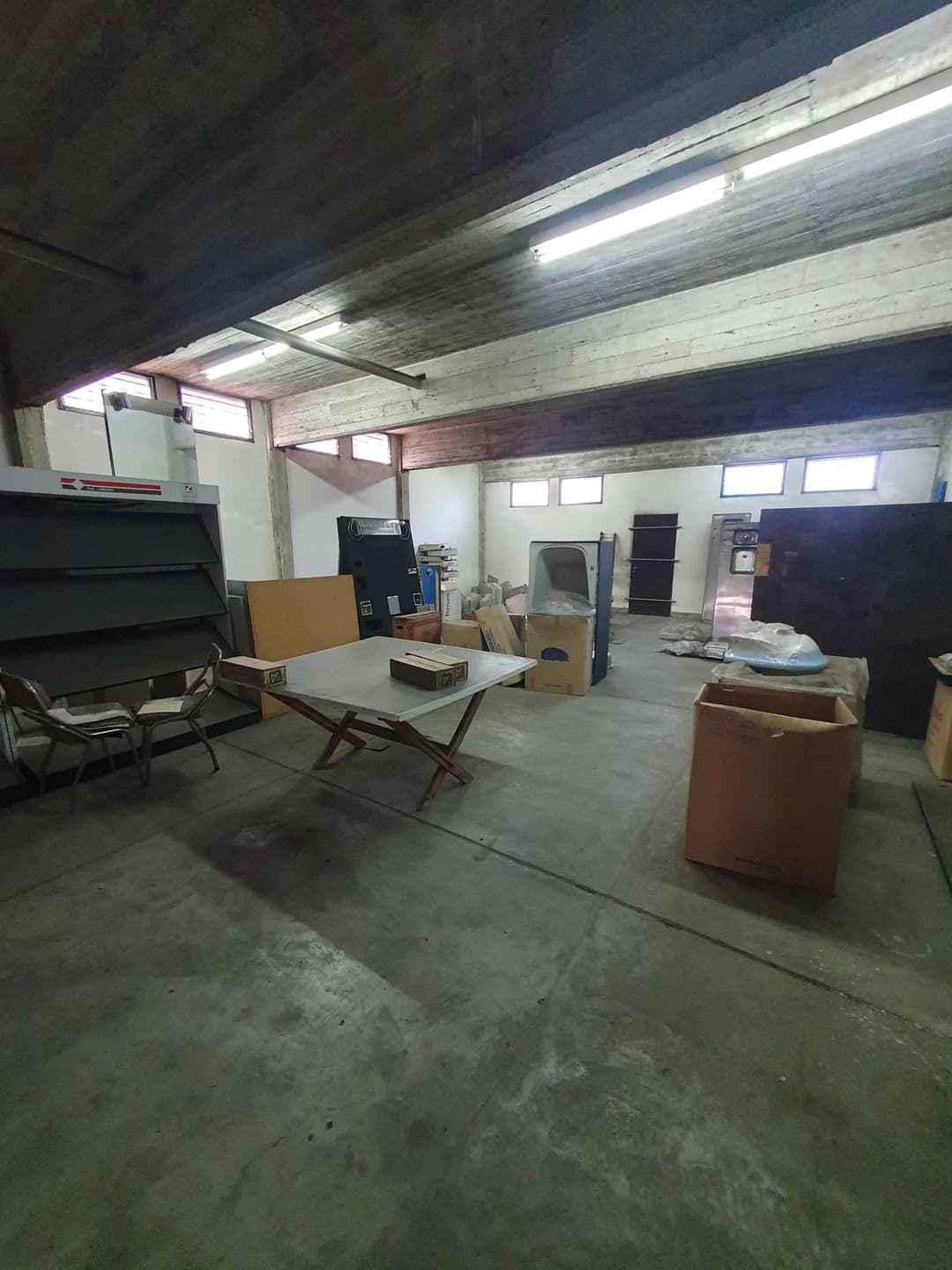 Importante Local en Florida Oeste con estacionamiento estratégico imagen 9