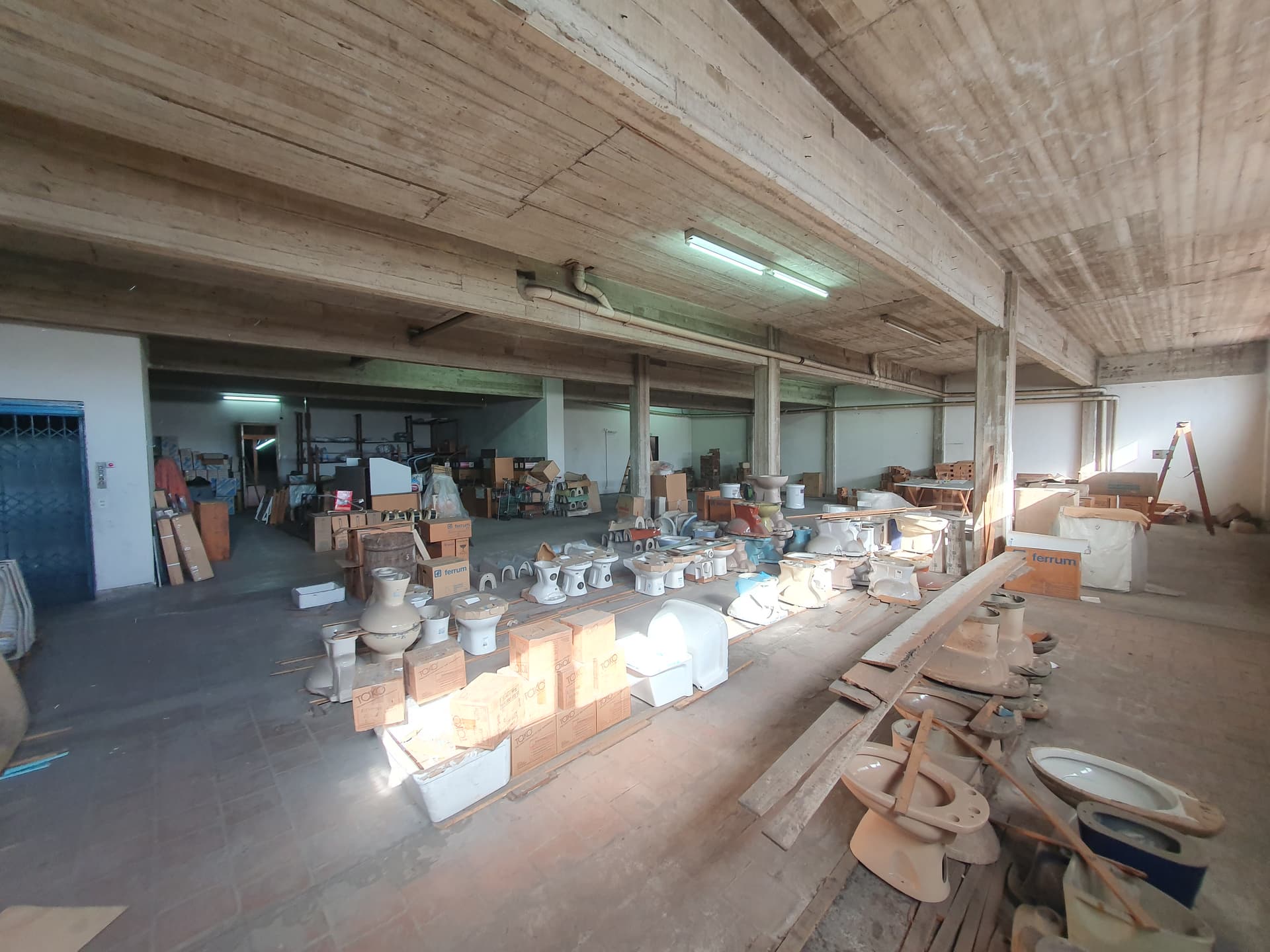 Alquiler: Importante Local en Florida Oeste con estacionamiento estratégico imagen 8