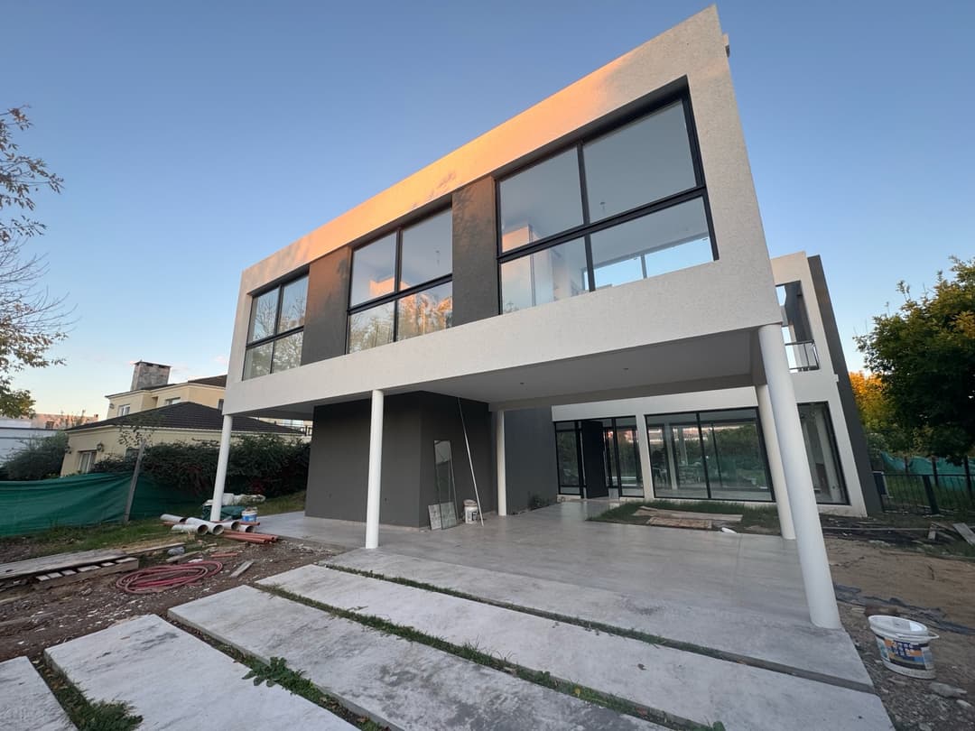 Casa 5 ambientes en Haras Santa María, Escobar imagen 1