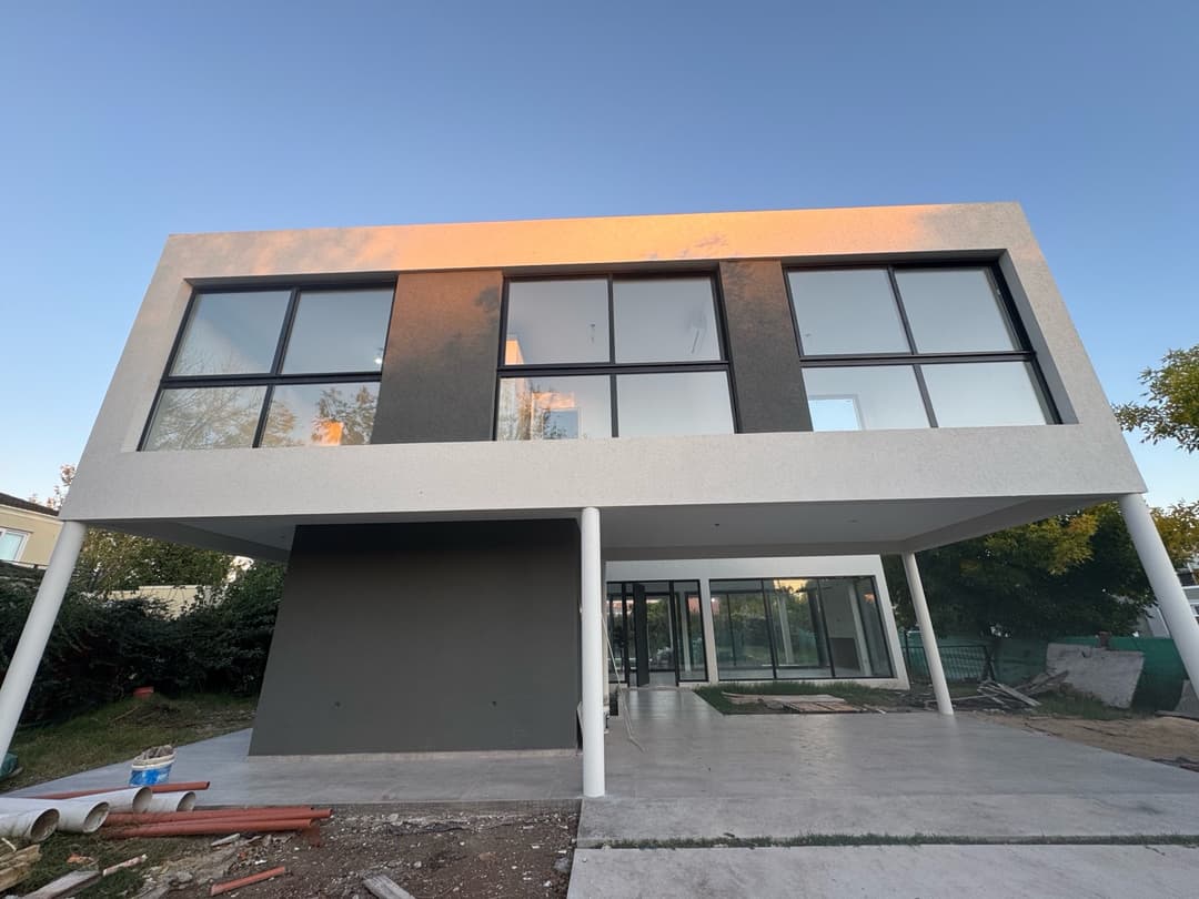 Casa 5 ambientes en Haras Santa María, Escobar imagen 2