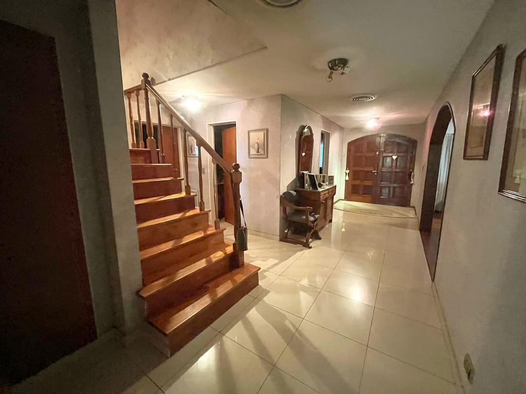 Casa 5 amb. con quincho y piscina - Martínez imagen 2