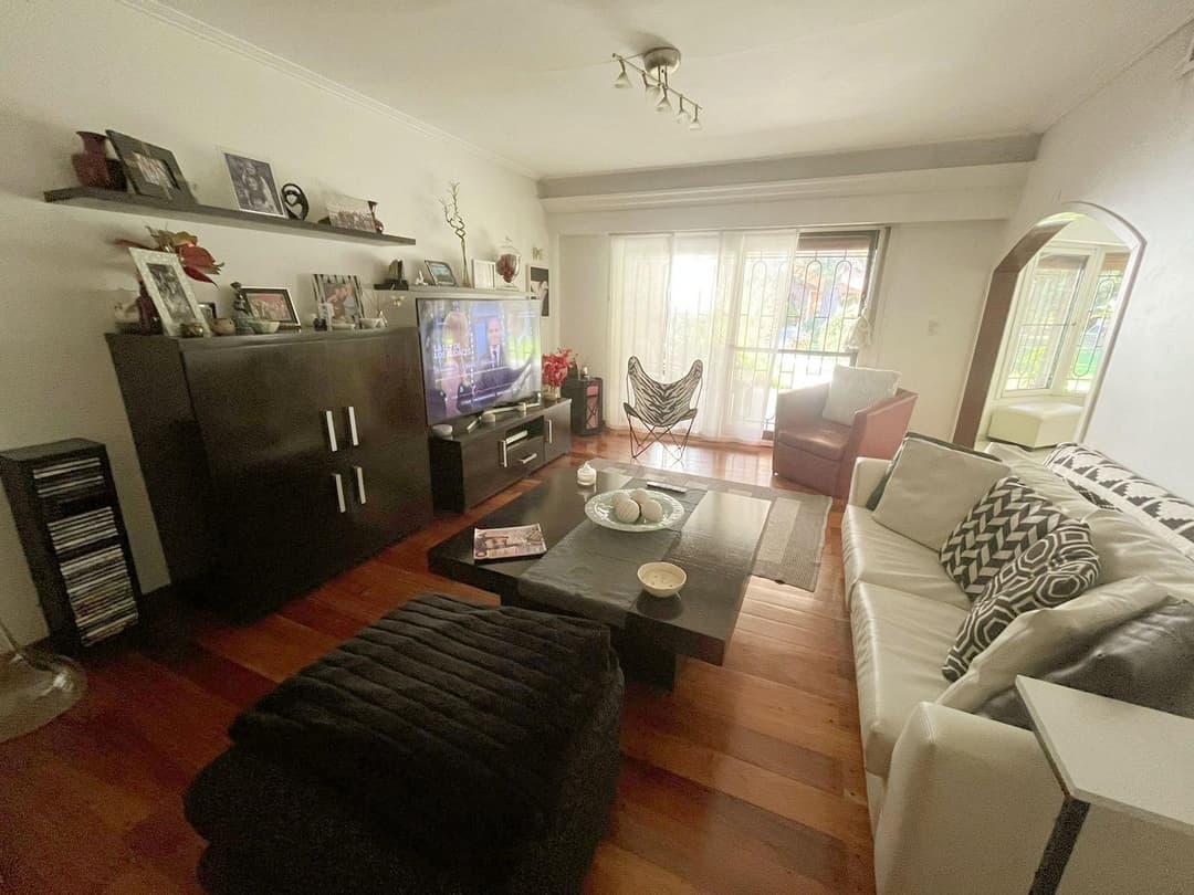 Casa 5 amb. con quincho y piscina - Martínez imagen 4