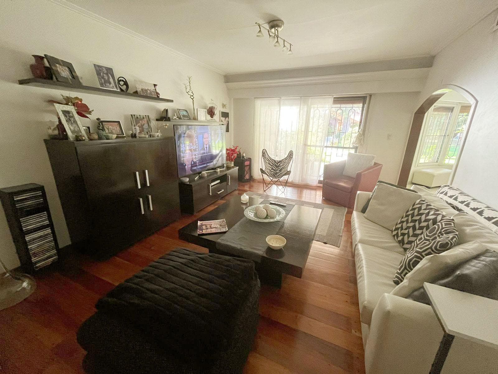 Casa 5 amb. con quincho y piscina - Martínez imagen 4