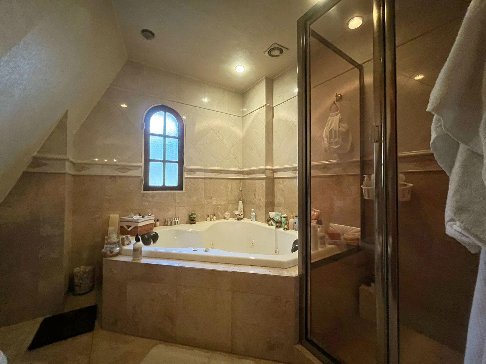 Casa 5 amb. con quincho y piscina - Martínez imagen 11