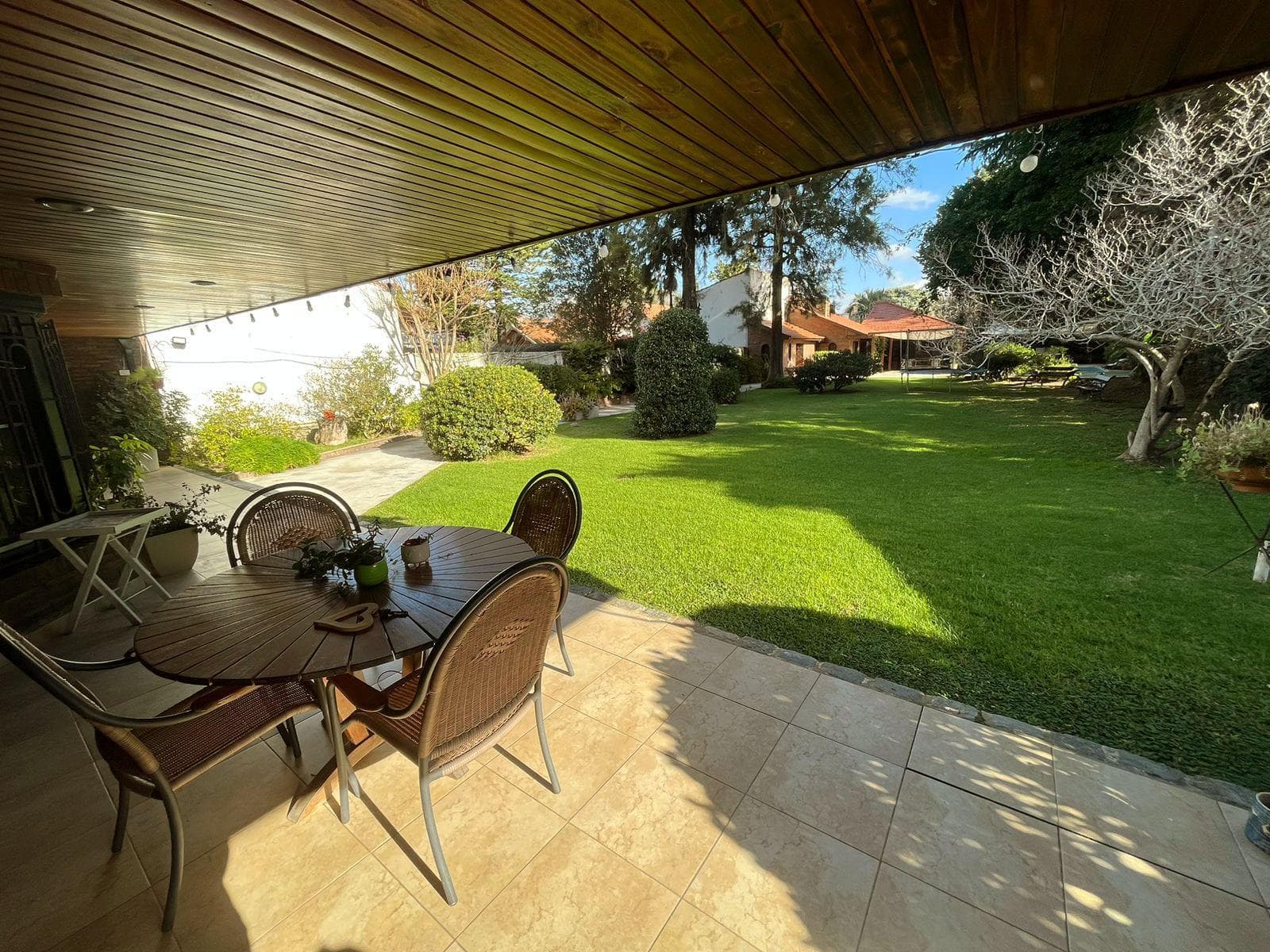 Casa 5 amb. con quincho y piscina - Martínez imagen 23