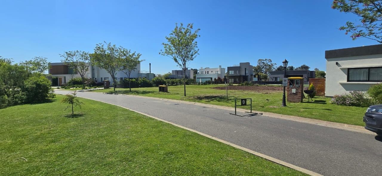 Se vende TERRENO INTERNO con vista al Lago BARRIO SAN RAMON - PILAR DEL ESTE imagen 5