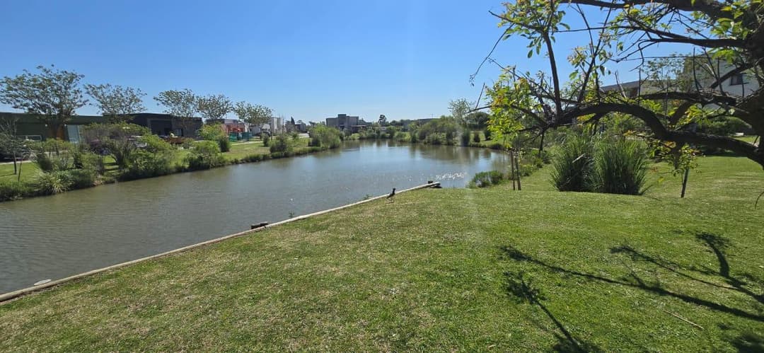 Se vende TERRENO INTERNO con vista al Lago BARRIO SAN RAMON - PILAR DEL ESTE imagen 1