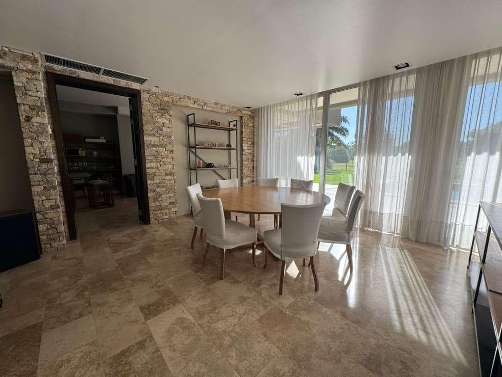 Excelente casa de 4 dormitorios en venta en Barrio Ayres de Pilar imagen 5