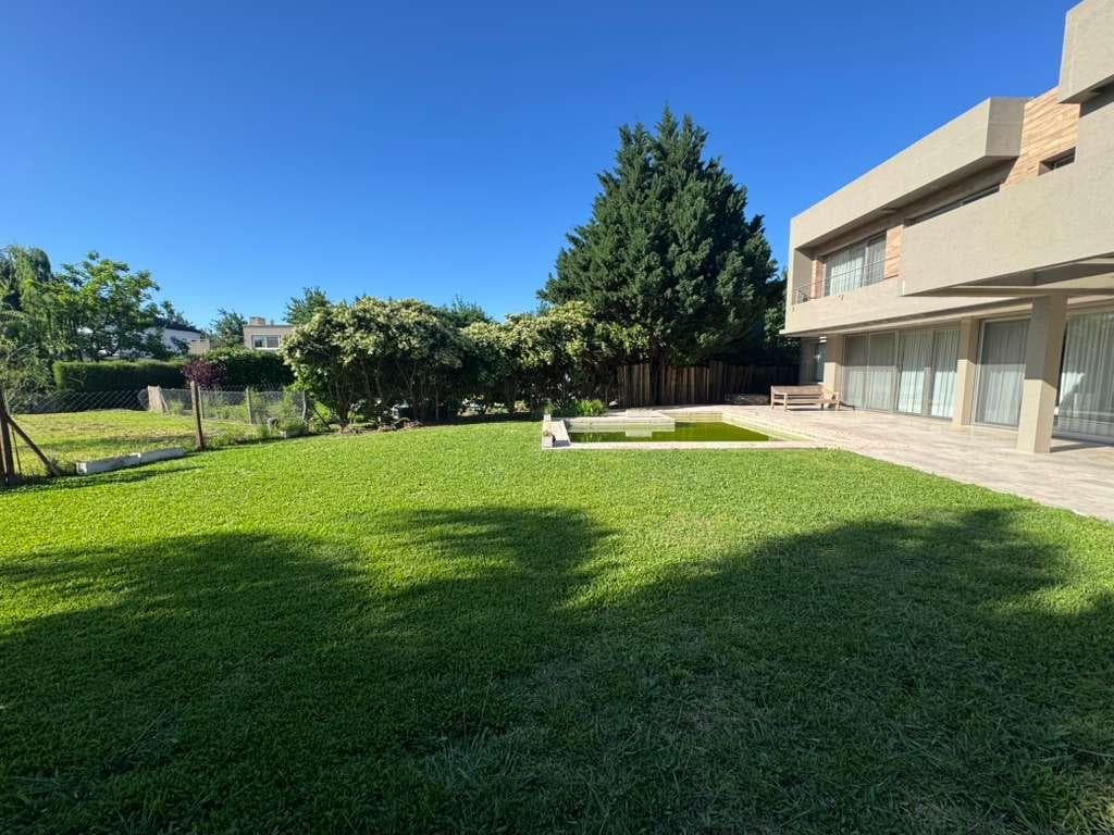 Excelente casa de 4 dormitorios en venta en Barrio Ayres de Pilar imagen 3